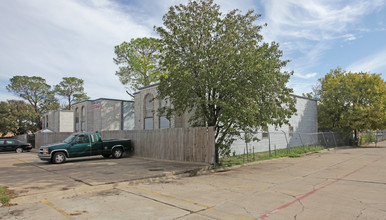 Scholar's Inn in Denton, TX - Foto de edificio - Building Photo