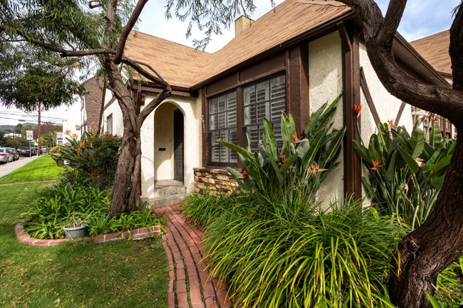 2900 Griffith Park Blvd in Los Angeles, CA - Building Photo - Building Photo