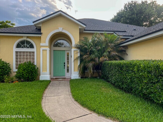 1704 Tall Tree Dr S in Jacksonville, FL - Building Photo - Building Photo