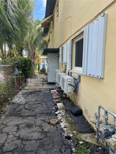 17051 NE 23rd Ave in North Miami Beach, FL - Building Photo - Building Photo