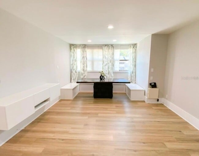 1400 Gandy Blvd N, Unit 1013 in St. Petersburg, FL - Foto de edificio - Building Photo