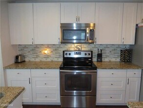 324 Stratford Ln in Lake Orion, MI - Building Photo - Building Photo