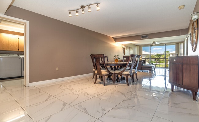 6217 Balboa Cir in Boca Raton, FL - Building Photo - Building Photo