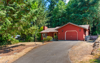 781 NE Woods Pl in Bremerton, WA - Building Photo