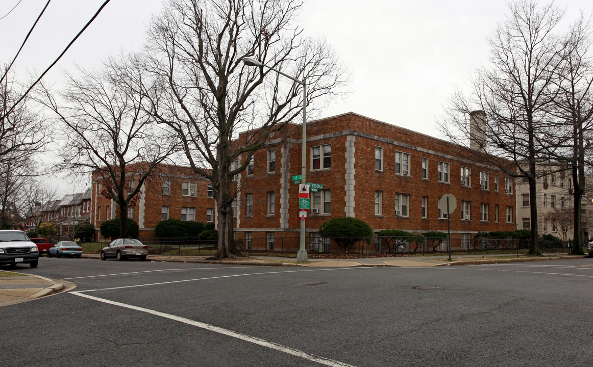 5320 8th St NW in Washington, DC - Foto de edificio