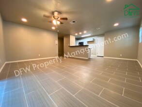 6166 Jennie Dr in Fort Worth, TX - Foto de edificio - Building Photo