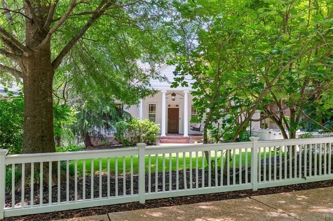 582 Lakeshore Dr NE in Atlanta, GA - Building Photo - Building Photo