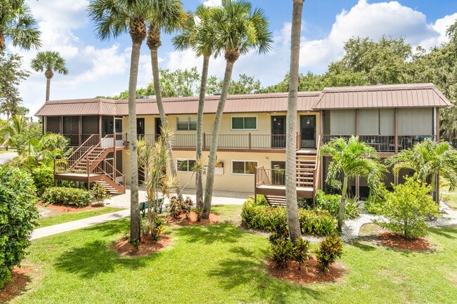 Taylor Creek Condominiums in Okeechobee, FL - Foto de edificio - Building Photo