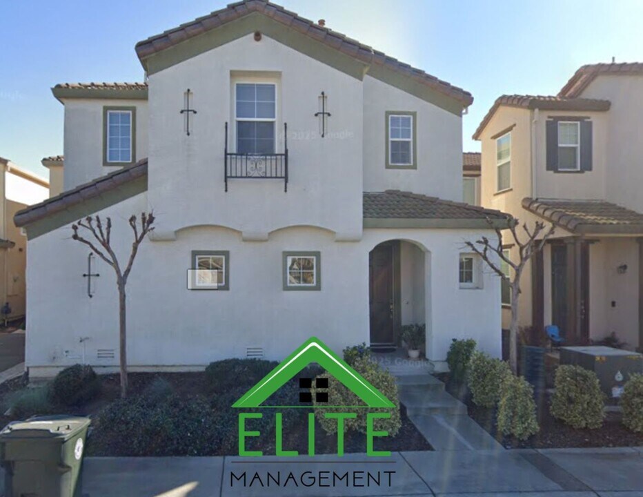 5000 Ocean Ln in Elk Grove, CA - Building Photo