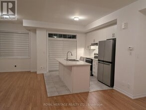 1099 Lockie Dr in Oshawa, ON - Building Photo - Building Photo