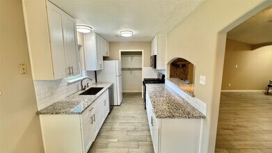 3303 Glen Spring Dr in Houston, TX - Building Photo - Building Photo