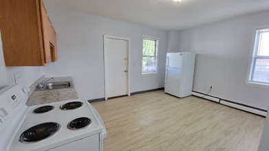 464 Wethersfield Ave in Hartford, CT - Foto de edificio - Building Photo