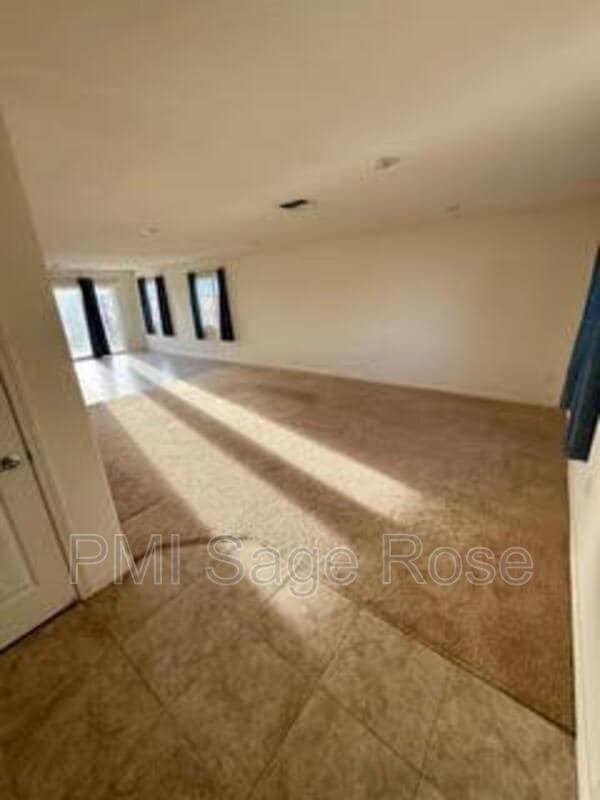 8932 Coyote Blf Dr in Reno, NV - Building Photo - Building Photo