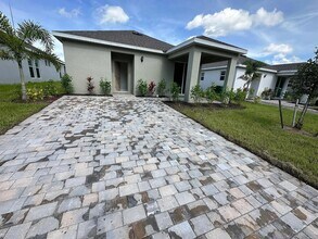 826 Friendship Cir in La Belle, FL - Building Photo - Building Photo