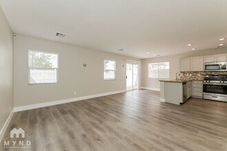 10352 Keystone Pastures St in Las Vegas, NV - Building Photo - Building Photo