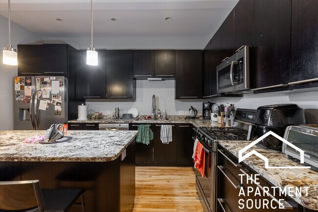 2349 N Lister Ave, Unit 201 in Chicago, IL - Building Photo - Building Photo