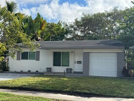2546 Scott St in Hollywood, FL - Building Photo