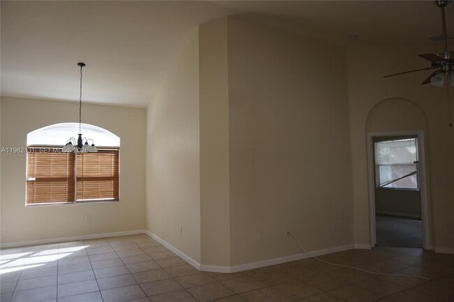 3964 NE 11th Dr in Homestead, FL - Foto de edificio - Building Photo