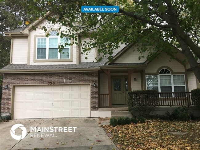 property at 320 NE Golden Gate Ct