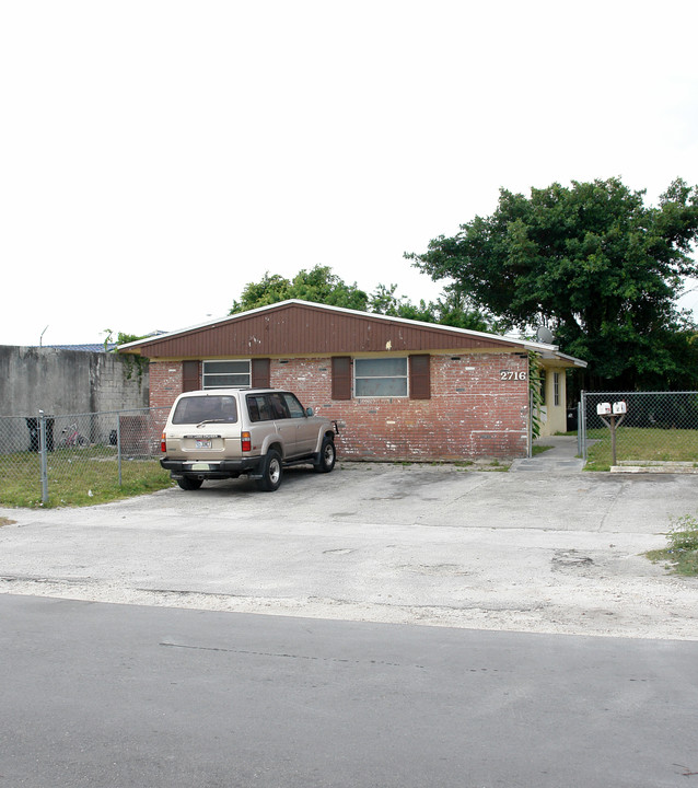 2716-2724 SW 7th St in Fort Lauderdale, FL - Building Photo