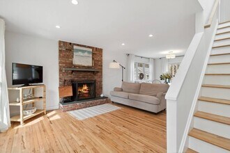 6 Lincoln Ave in East Hampton, NY - Building Photo - Building Photo