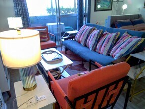 355 Kalanianaole St, Unit Modern Oceanfront Studio in Hilo, HI - Building Photo - Building Photo