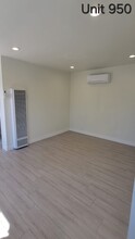 950 N Kingsley Dr, Unit 952 in Los Angeles, CA - Foto de edificio - Building Photo