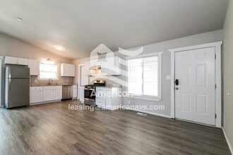 536 S 102nd E Ave in Tulsa, OK - Foto de edificio - Building Photo