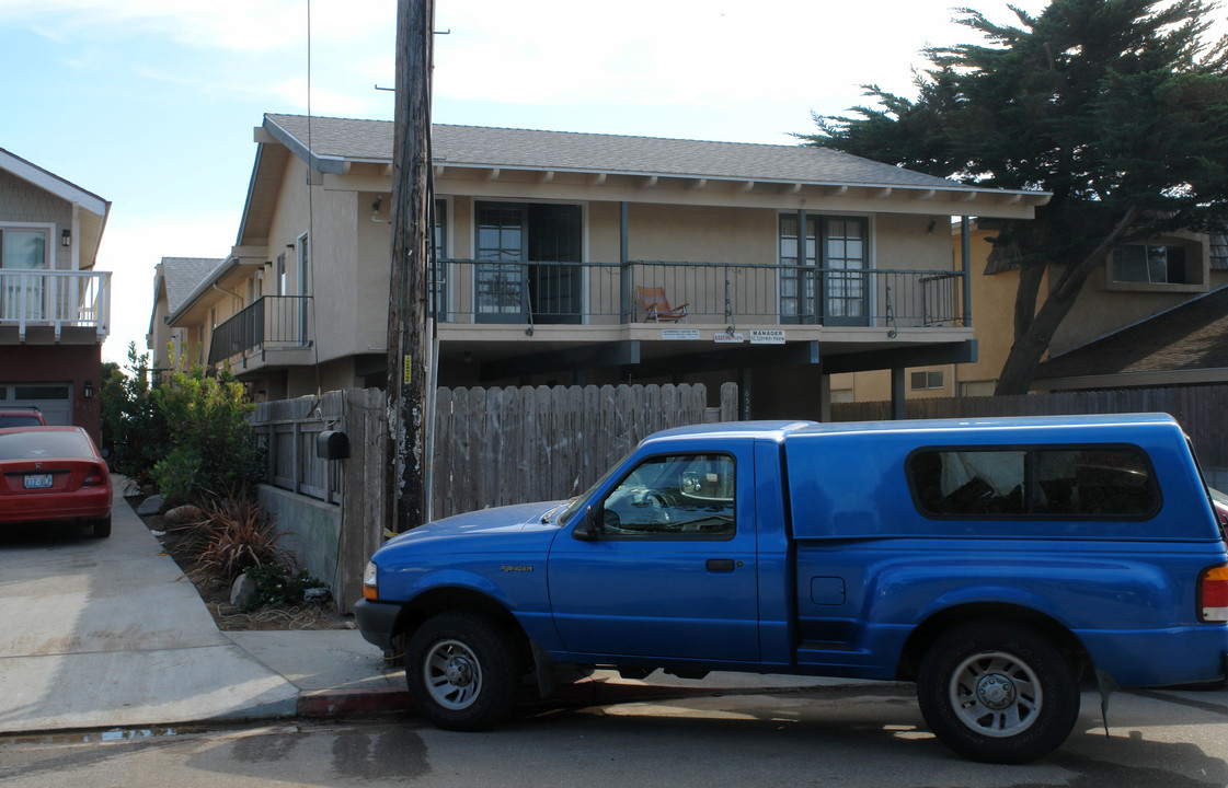 6521 Del Playa Dr in Goleta, CA - Foto de edificio