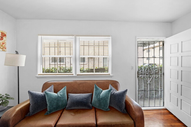 11053 Venice Blvd in Los Angeles, CA - Foto de edificio - Building Photo