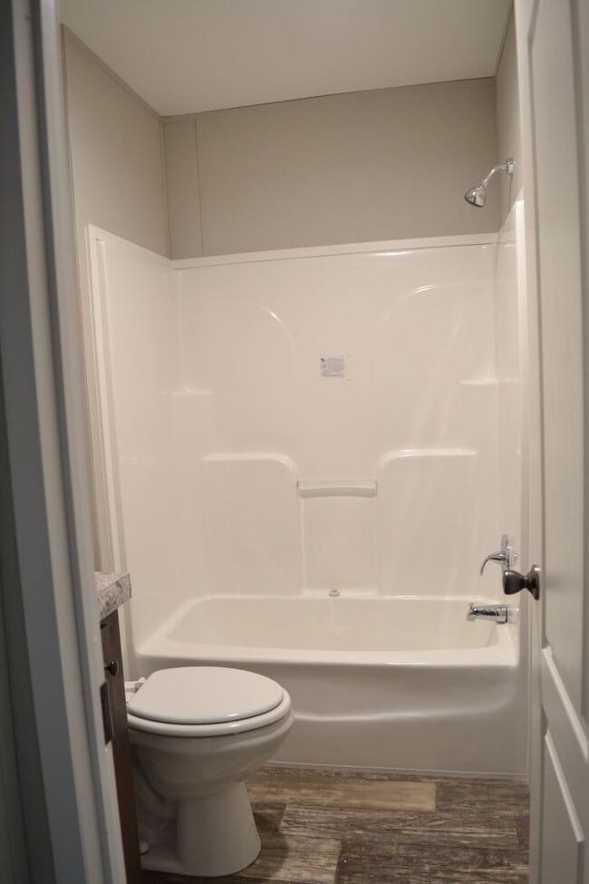 121 Garlington Cir in Waycross, GA - Building Photo - Building Photo