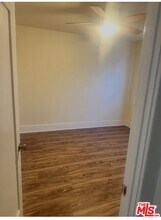 6901 S Menlo Ave in Los Angeles, CA - Building Photo - Building Photo