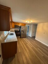 45 Belknap Rd, Unit B in Hudson, NH - Building Photo