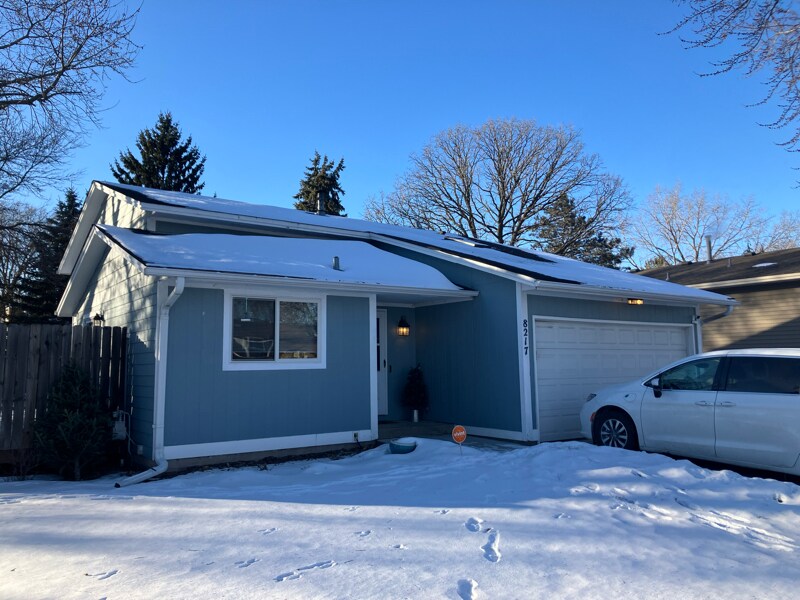 8217 Logan Ave N in Minneapolis, MN - Foto de edificio