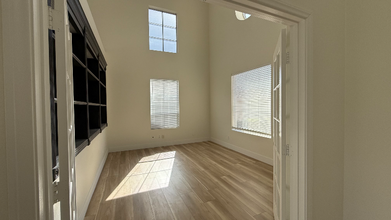 8000 Del Rey Ave in Las Vegas, NV - Building Photo - Building Photo