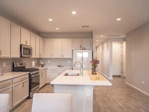 814 S 109th Ave in Avondale, AZ - Foto de edificio - Building Photo