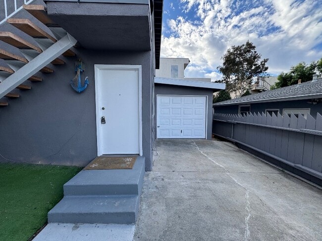 656 3rd St, Unit C in Hermosa Beach, CA - Foto de edificio - Building Photo