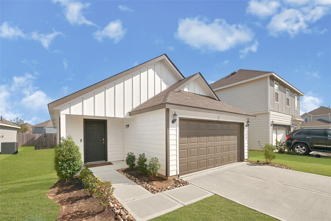 1329 Mount Blanc Path in Conroe, TX - Building Photo