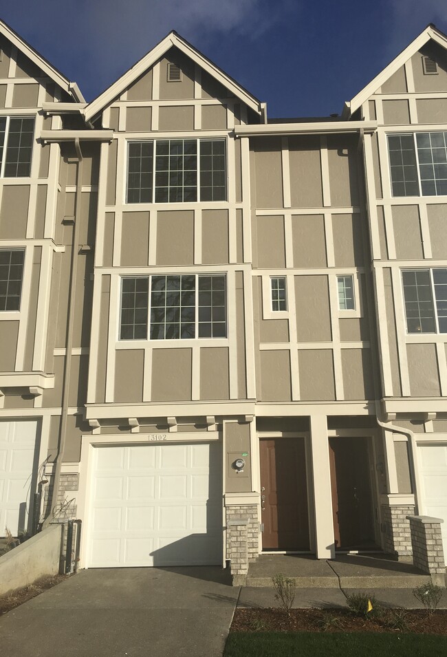 13102 SW Aubergine Ter in Sherwood, OR - Foto de edificio - Building Photo