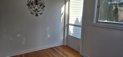 92 Flagler St in Newington, CT - Foto de edificio - Building Photo