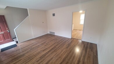 6319 W Center St in Milwaukee, WI - Foto de edificio - Building Photo