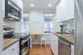 15 Lawrence St, Unit 15 Lawrence St Unit 1 in Boston, MA - Foto de edificio - Building Photo