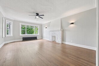 7757 S Essex Ave in Chicago, IL - Building Photo - Building Photo