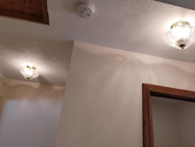 20277 Emery Rd in North Randall, OH - Building Photo - Building Photo