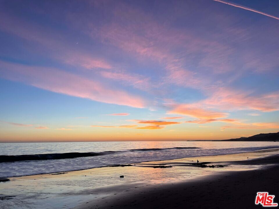 21422 Pacific Coast Hwy in Malibu, CA - Foto de edificio