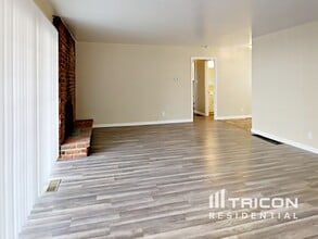 1355 Royal Dr in Reno, NV - Building Photo - Building Photo