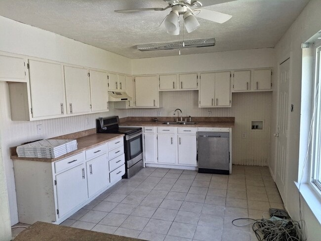 property at 1405 La Fonda Cir