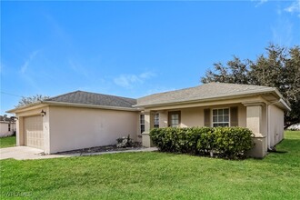 1161 Ebers St E in Lehigh Acres, FL - Foto de edificio - Building Photo