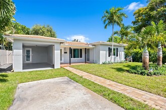 1234 N Victoria Park Rd in Fort Lauderdale, FL - Foto de edificio - Building Photo