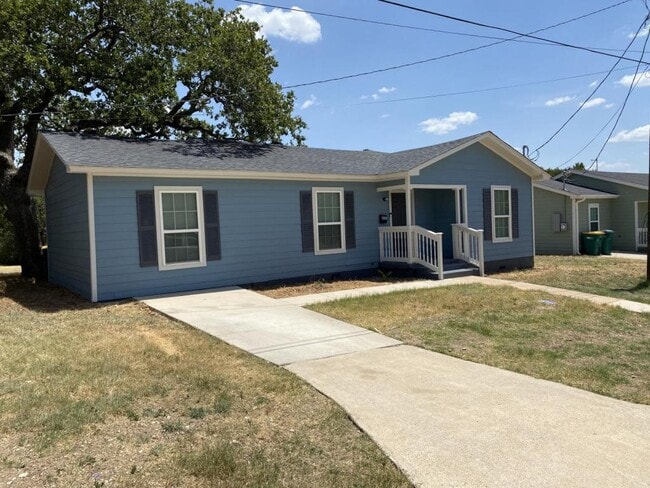 property at 607 S 7th St
